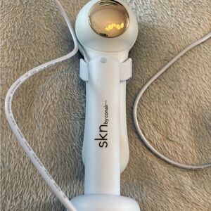 White and Gold Skincare Tool